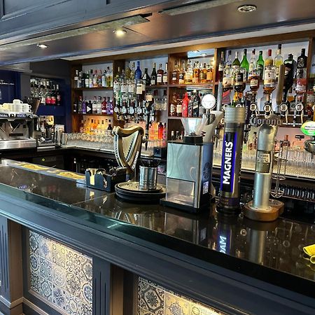 The Tudor Hotel แอร์ดรี ภายนอก รูปภาพ